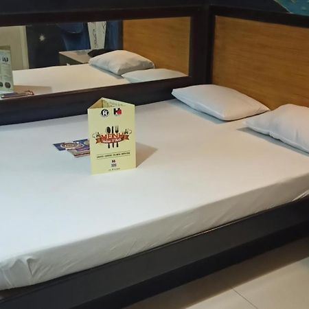 Harts Hotel-Quezon City Buitenkant foto