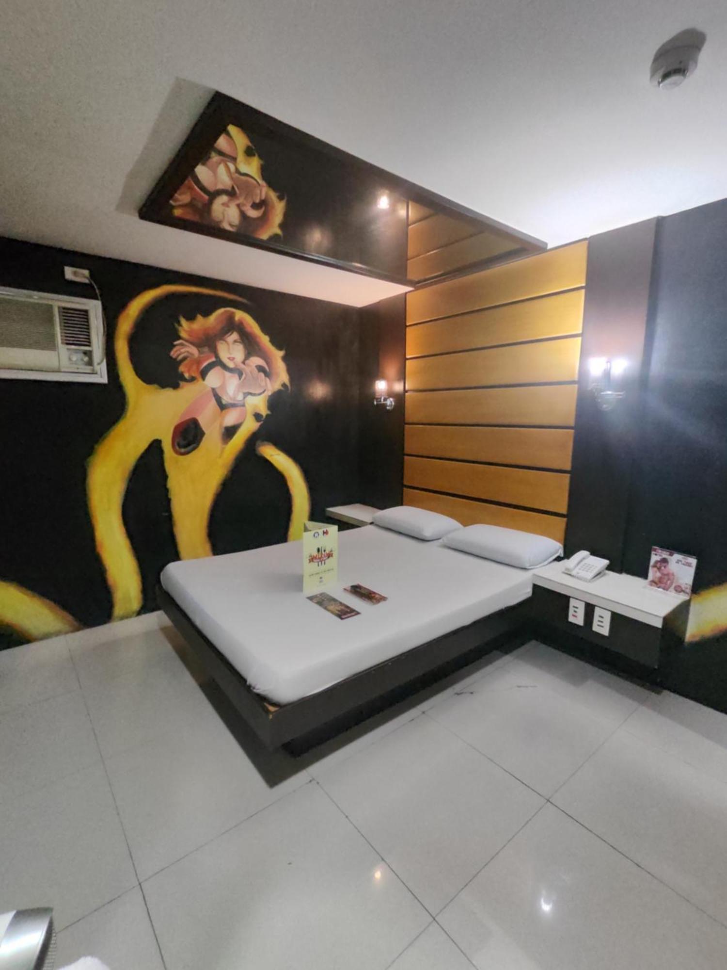 Harts Hotel-Quezon City Buitenkant foto