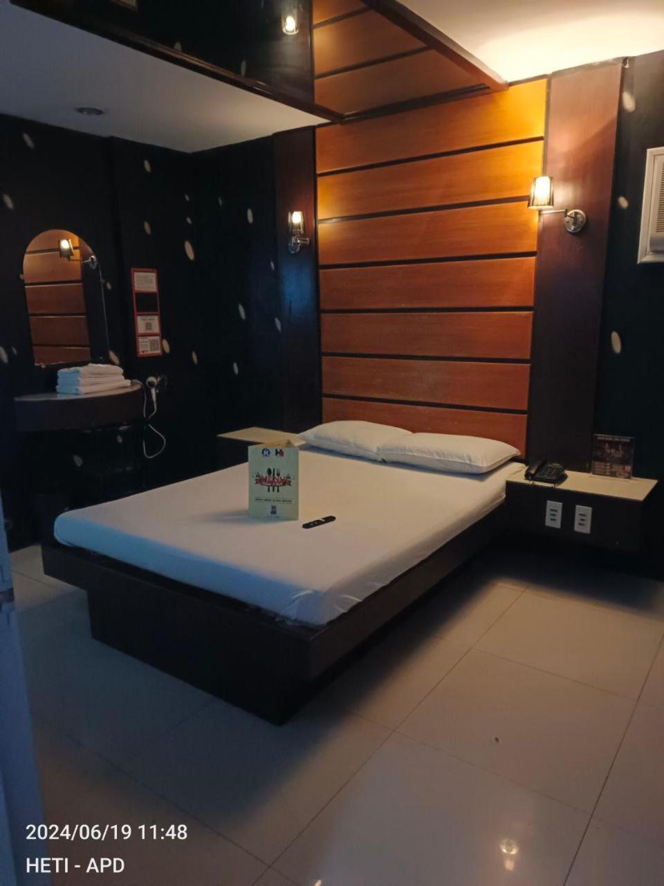 Harts Hotel-Quezon City Buitenkant foto