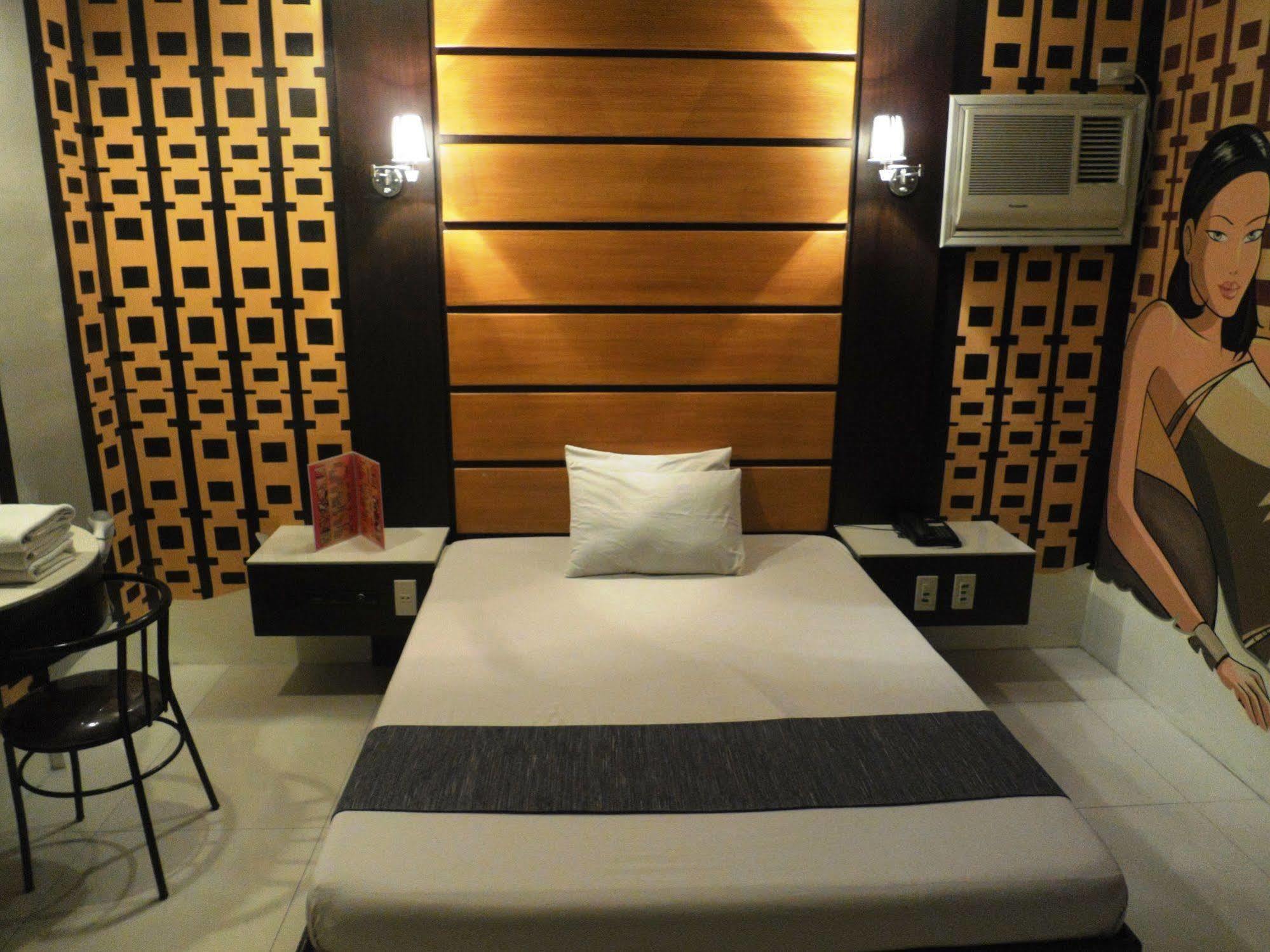 Harts Hotel-Quezon City Buitenkant foto