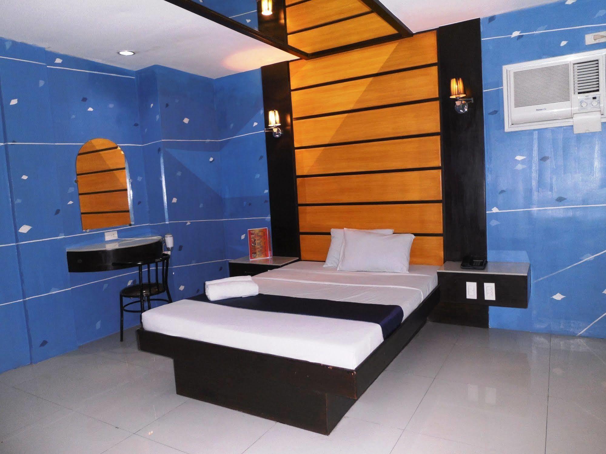 Harts Hotel-Quezon City Buitenkant foto