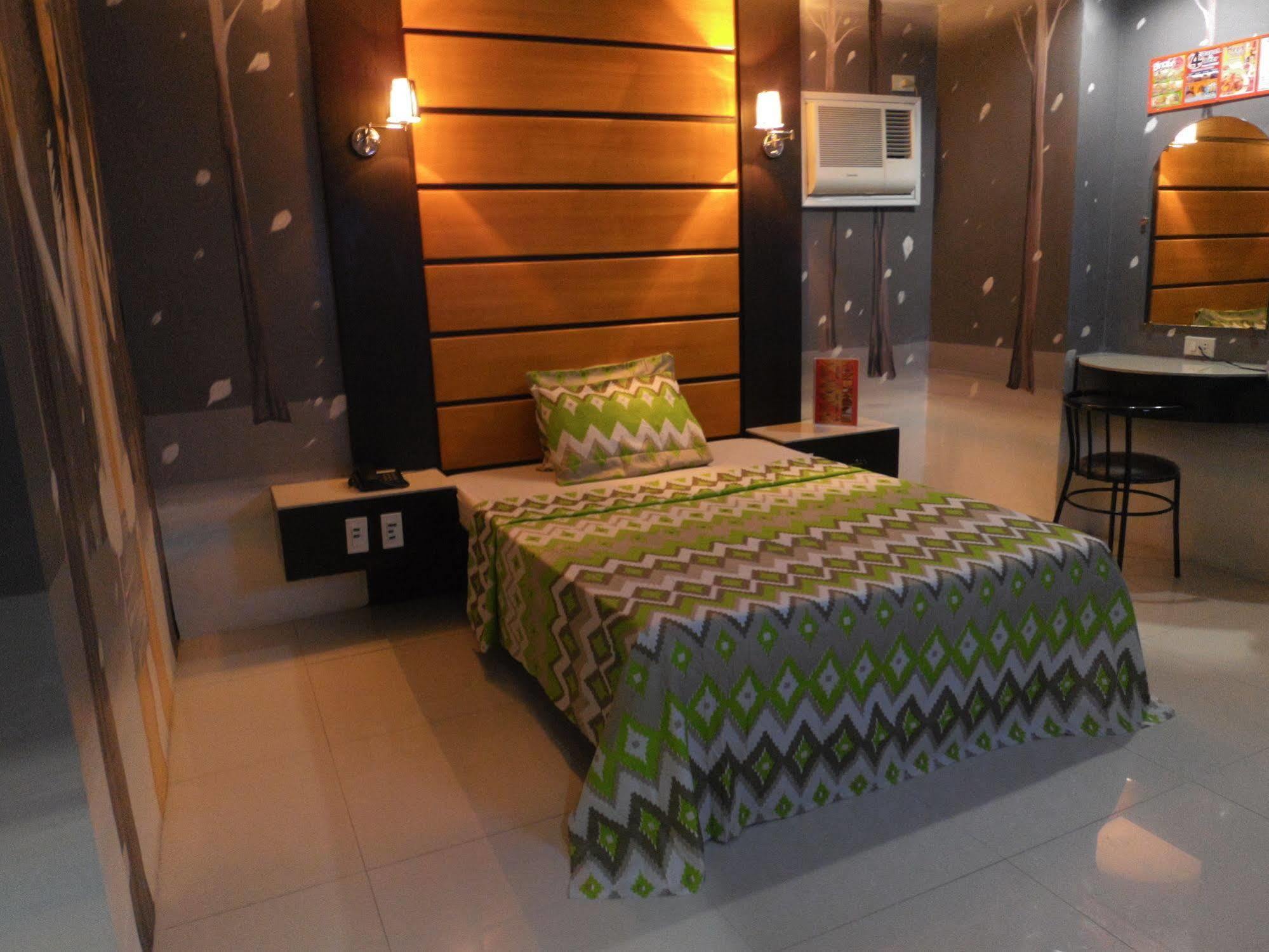 Harts Hotel-Quezon City Buitenkant foto