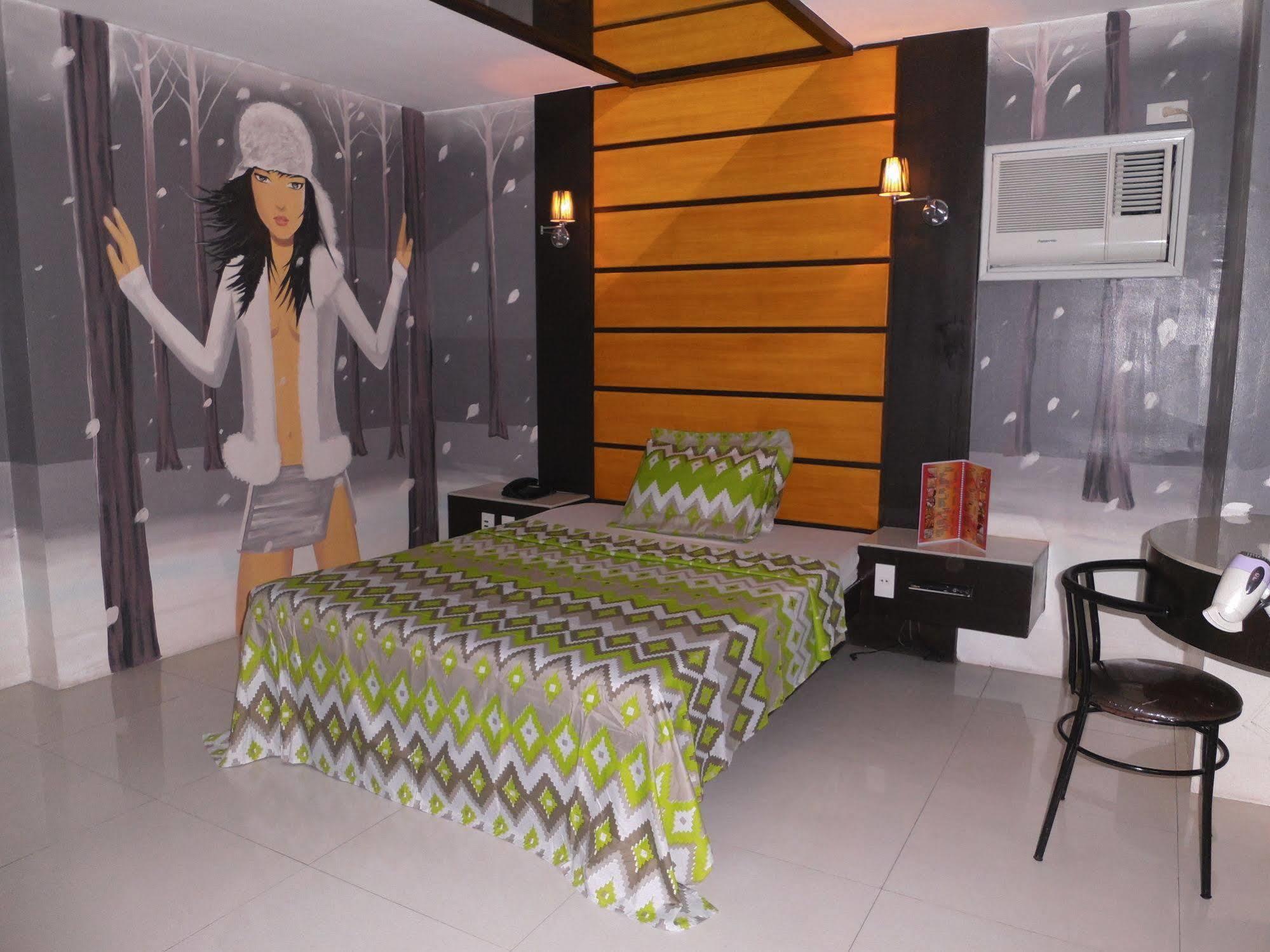 Harts Hotel-Quezon City Buitenkant foto