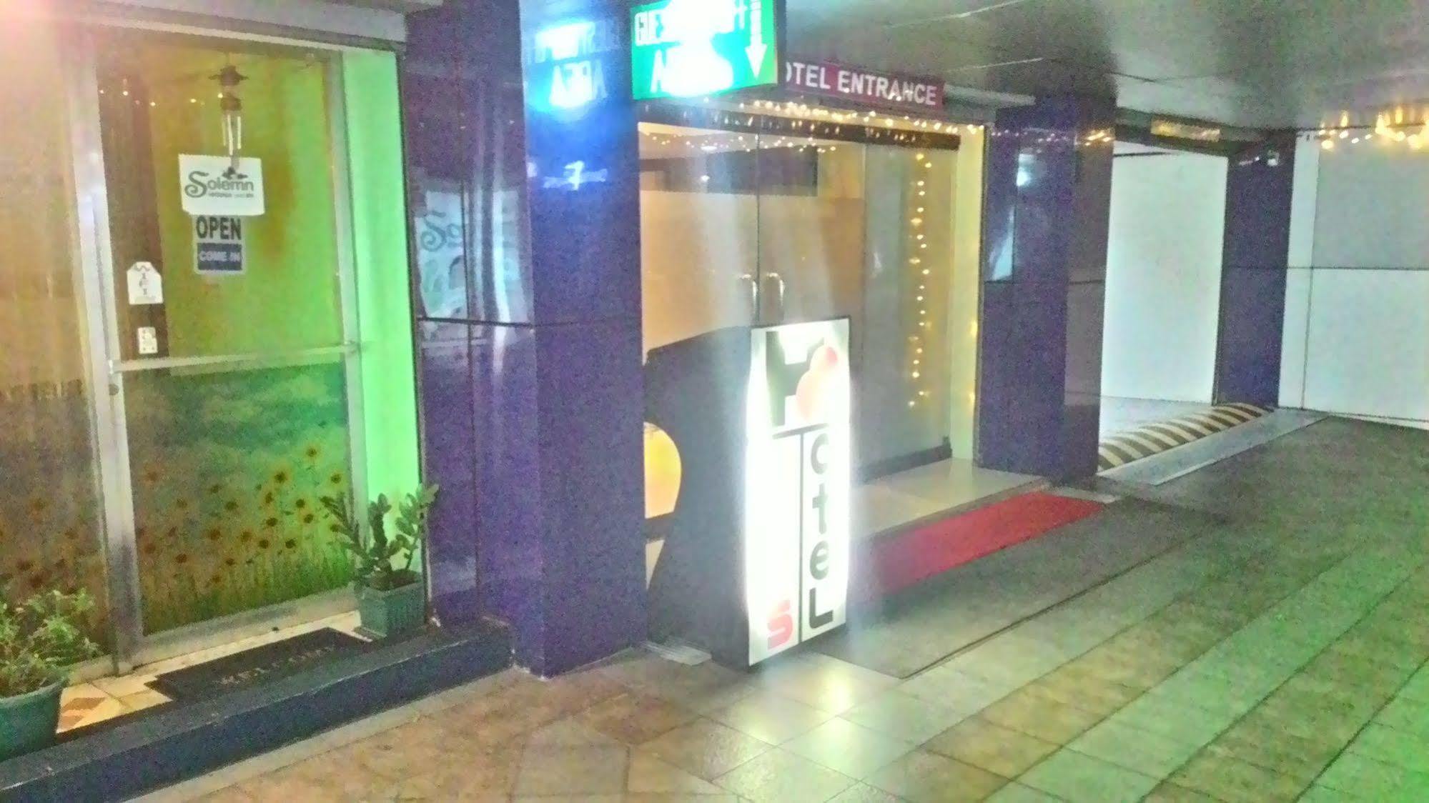 Harts Hotel-Quezon City Buitenkant foto
