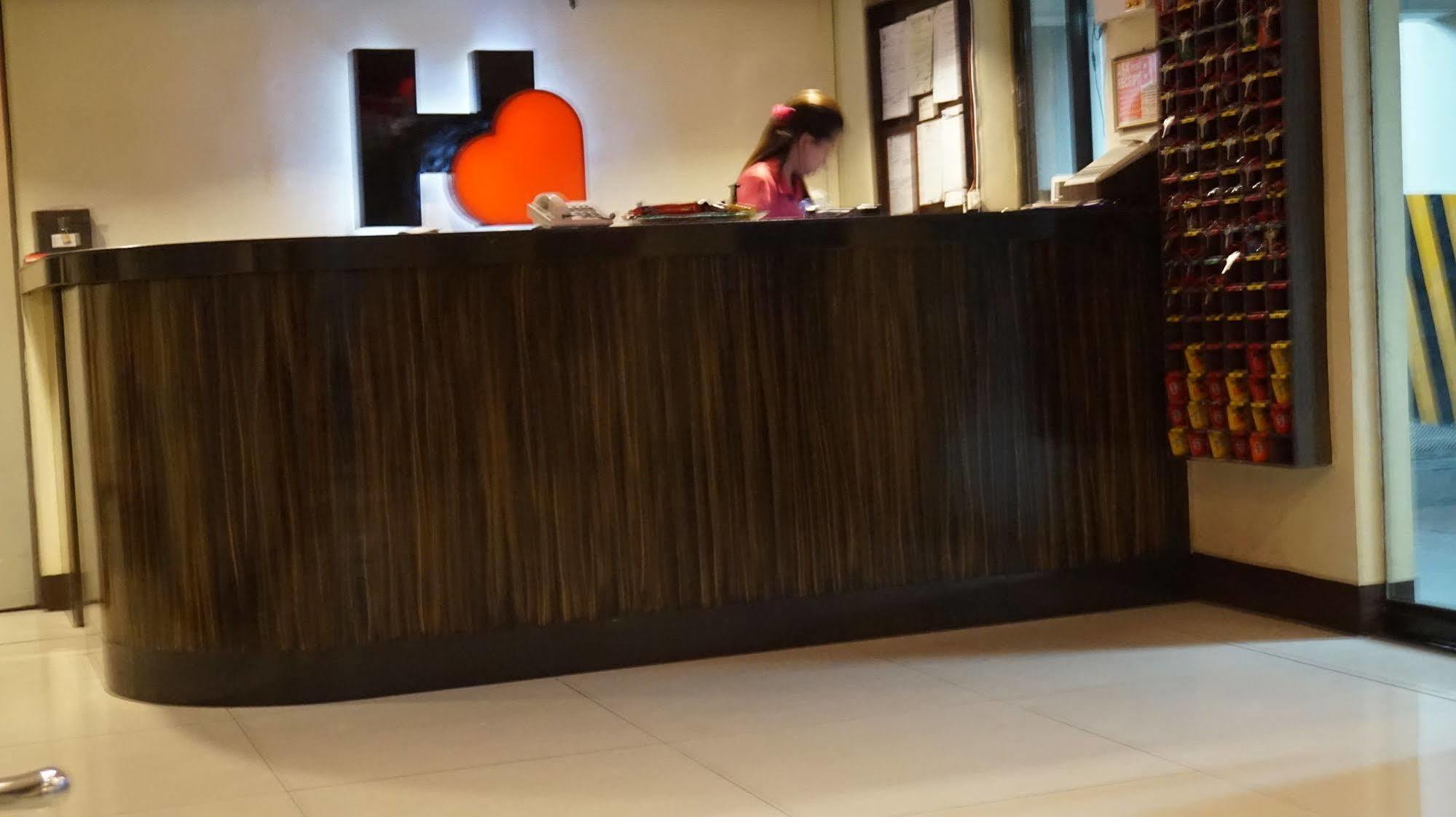 Harts Hotel-Quezon City Buitenkant foto