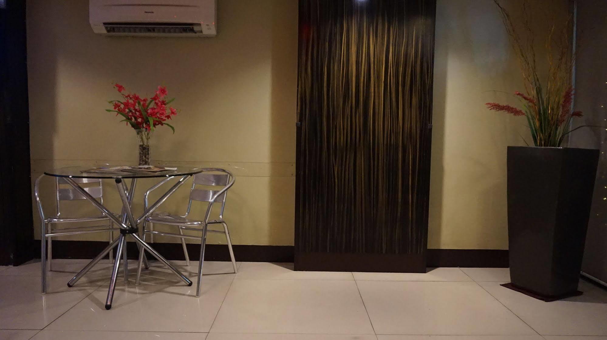 Harts Hotel-Quezon City Buitenkant foto