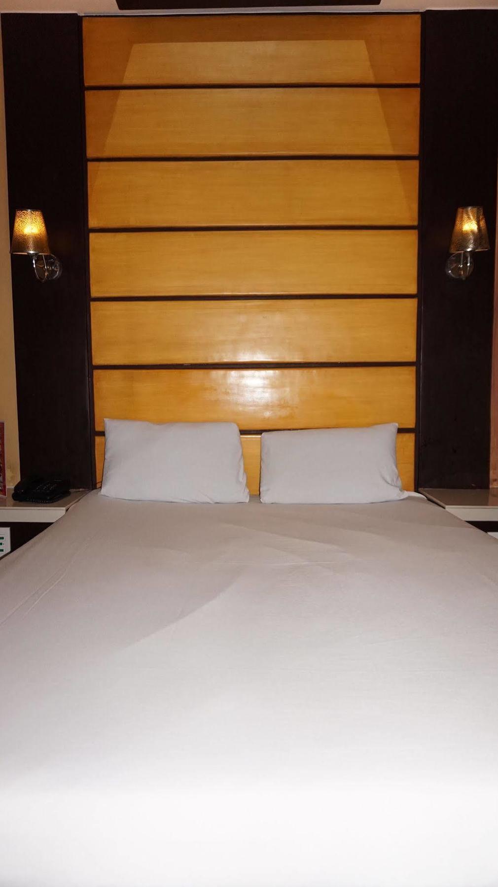 Harts Hotel-Quezon City Buitenkant foto